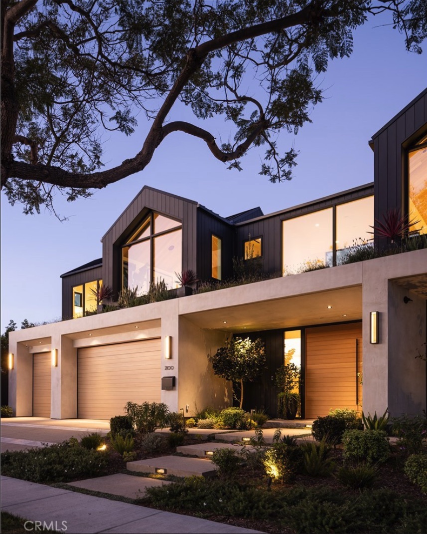 Front elevation of 2100 Windward Lane